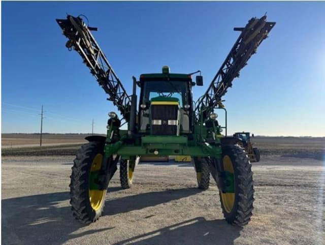 Image of John Deere 4710 equipment image 1