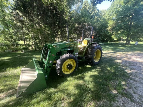 2004 John Deere 5105 Equipment Image0