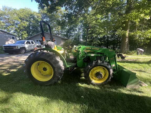 Image of John Deere 5105 equipment image 2
