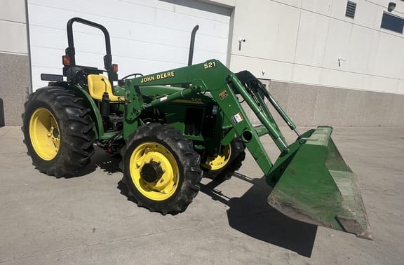 2004 John Deere 5105 Equipment Image0