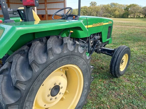 Image of John Deere 5203 equipment image 2