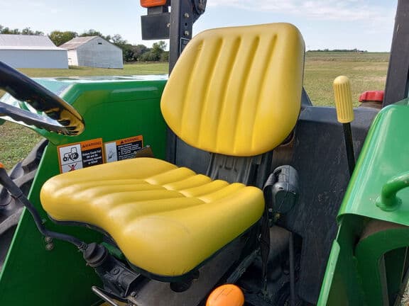 Image of John Deere 5203 equipment image 4