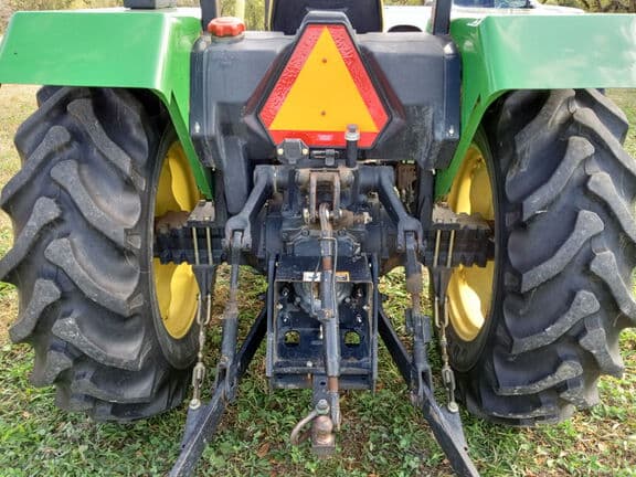 Image of John Deere 5203 equipment image 3