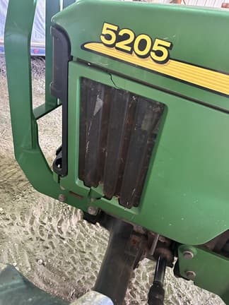 Image of John Deere 5205 equipment image 4