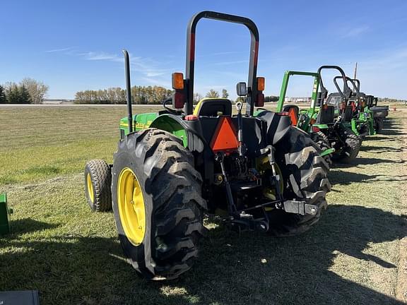 Image of John Deere 5205 equipment image 2