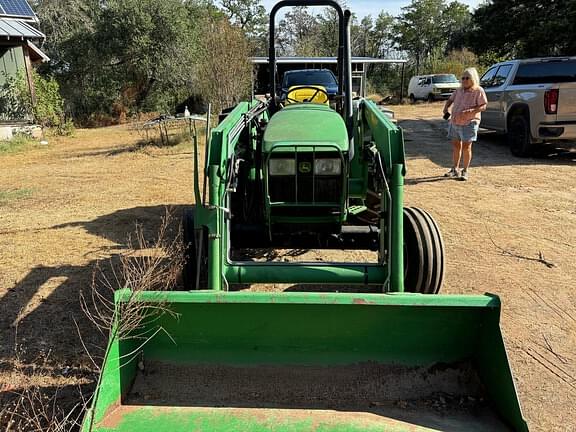 Image of John Deere 5205 equipment image 3