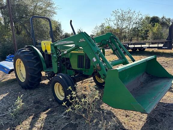 Image of John Deere 5205 equipment image 4