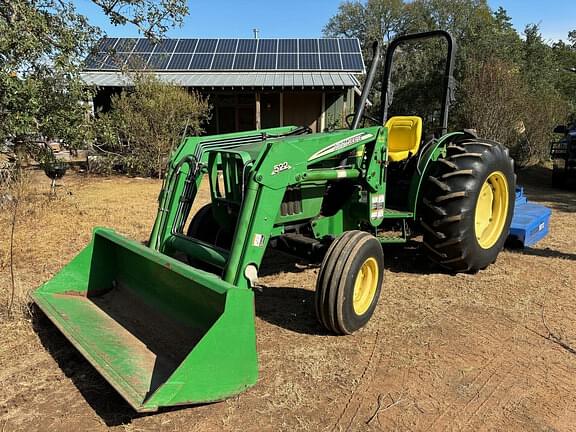 Image of John Deere 5205 equipment image 2