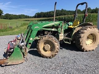 Image of John Deere 5205 equipment image 1