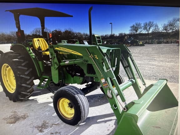 Image of John Deere 5220 equipment image 4