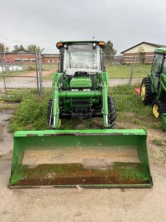 Image of John Deere 5220 equipment image 1