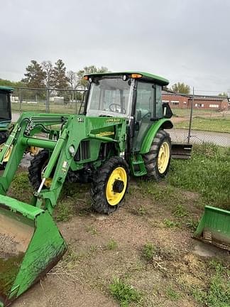 Image of John Deere 5220 equipment image 3