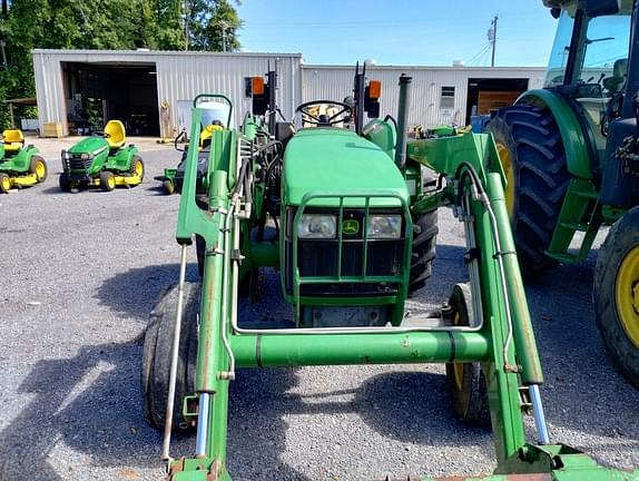 Image of John Deere 5220 equipment image 2