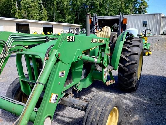 Image of John Deere 5220 equipment image 4