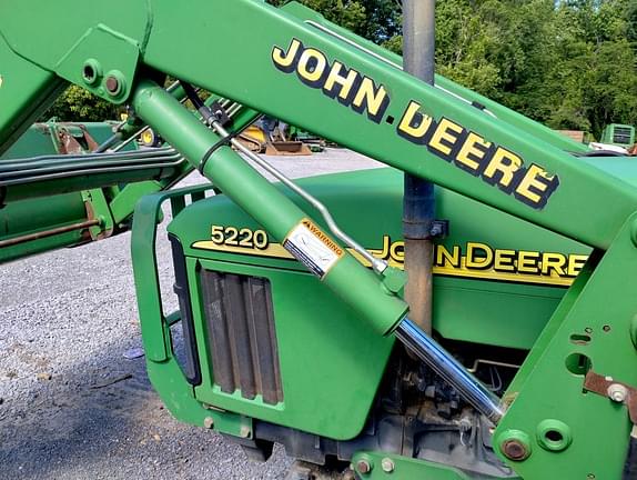 Image of John Deere 5220 equipment image 1