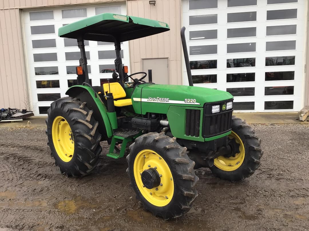 Image of John Deere 5220 Primary image