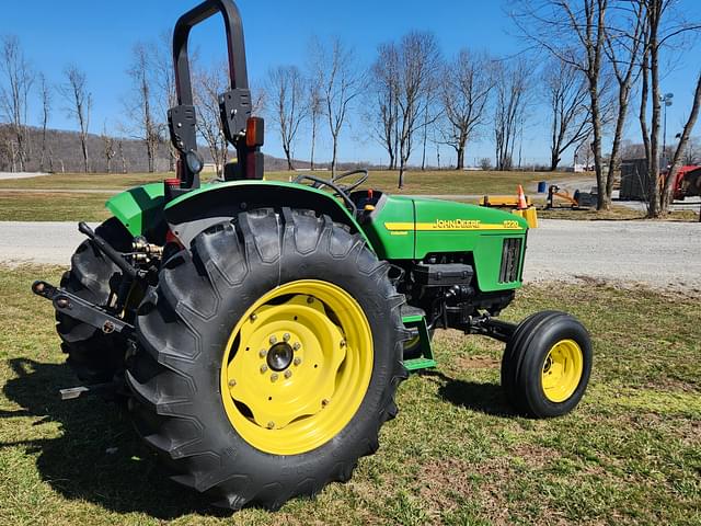 Image of John Deere 5220 equipment image 4