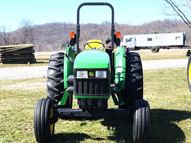 Image of John Deere 5220 equipment image 1