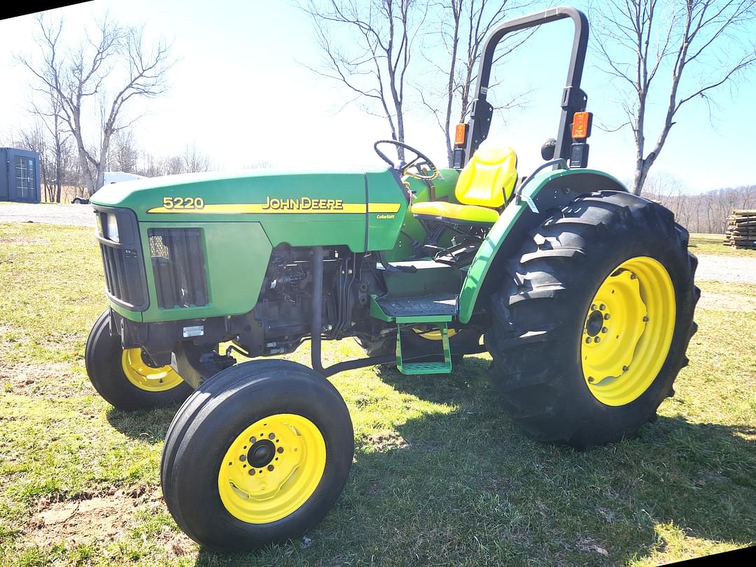 Image of John Deere 5220 Primary image