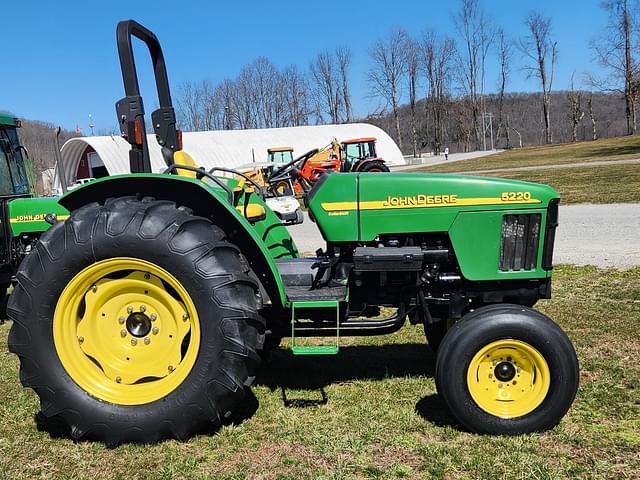 Image of John Deere 5220 equipment image 3