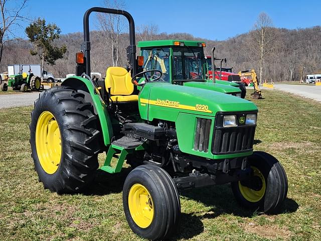 Image of John Deere 5220 equipment image 2