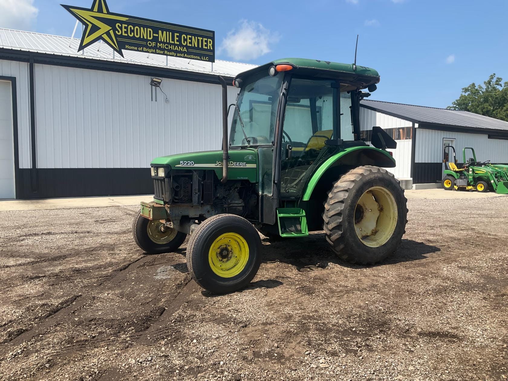 2004 John Deere 5220 Equipment Image0