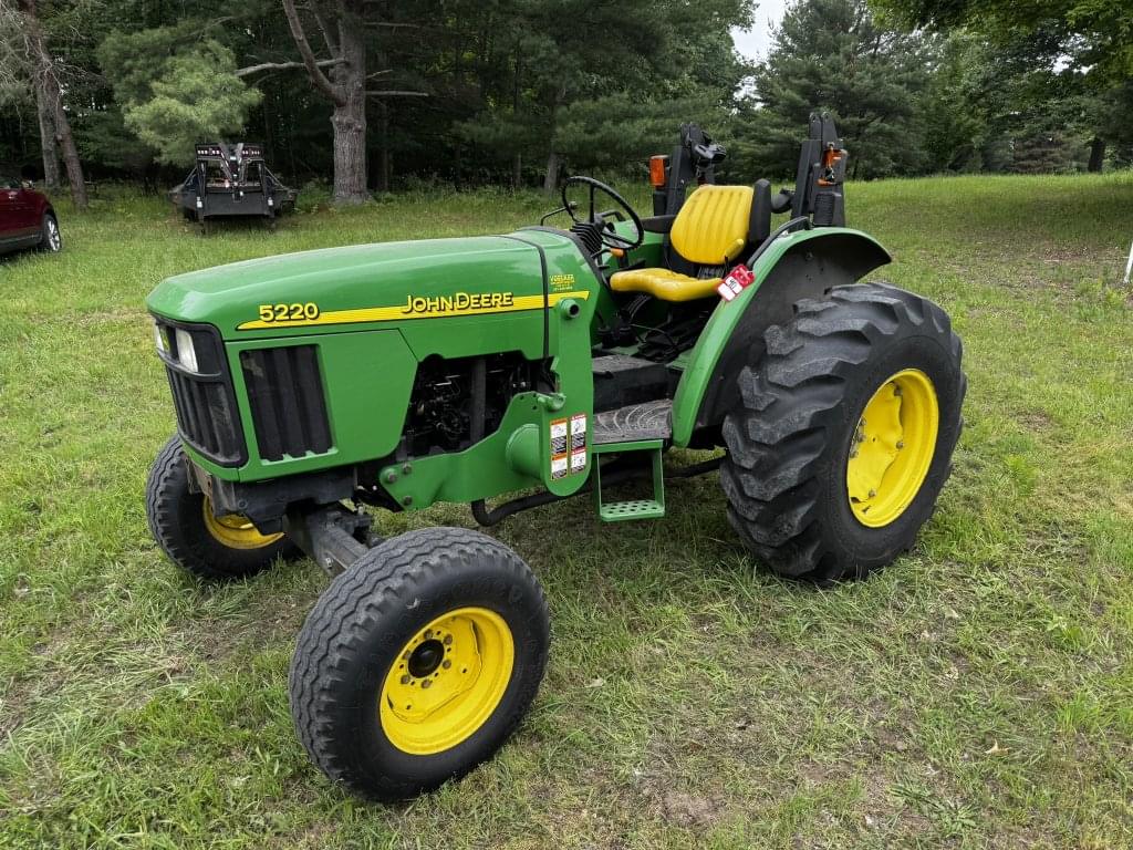 Image of John Deere 5220 Primary image