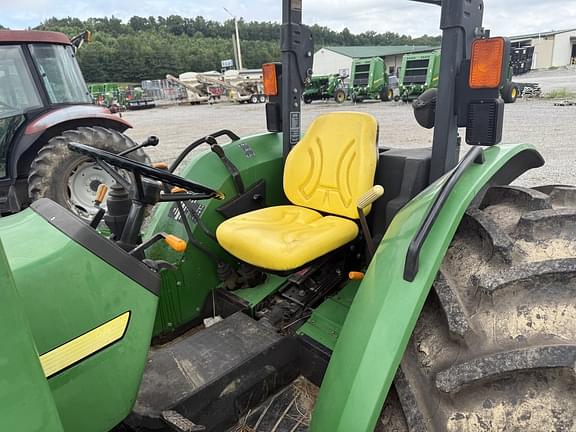 Image of John Deere 5320 equipment image 2