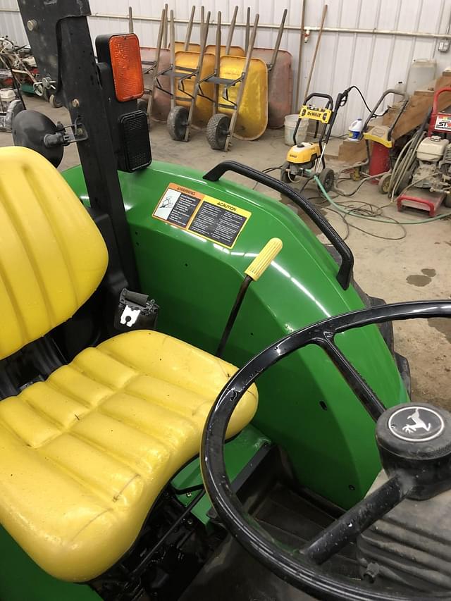 Image of John Deere 5420 equipment image 4