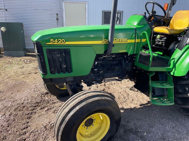 Image of John Deere 5420 equipment image 4