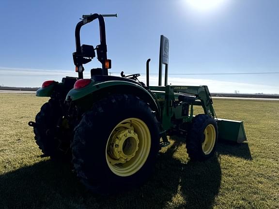 Image of John Deere 5420 equipment image 4