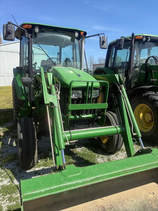 Image of John Deere 5425 equipment image 2