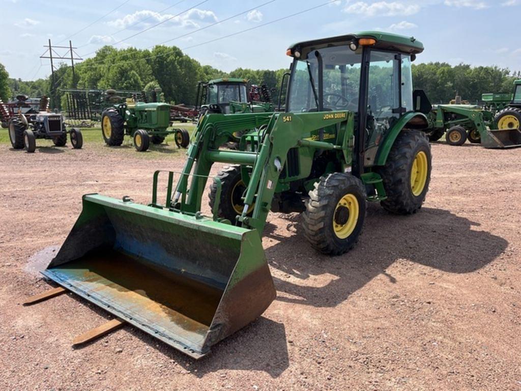 Image of John Deere 5220 Primary image