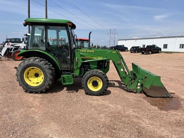 Image of John Deere 5220 equipment image 3