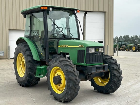 2004 John Deere 5520 Equipment Image0