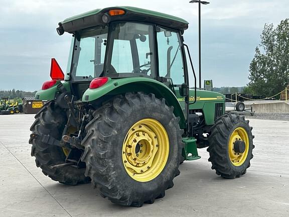 Image of John Deere 5520 equipment image 1