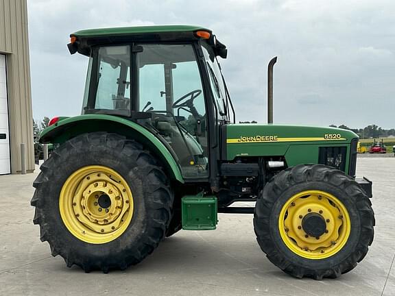 Image of John Deere 5520 equipment image 3