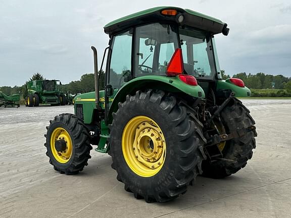 Image of John Deere 5520 equipment image 4