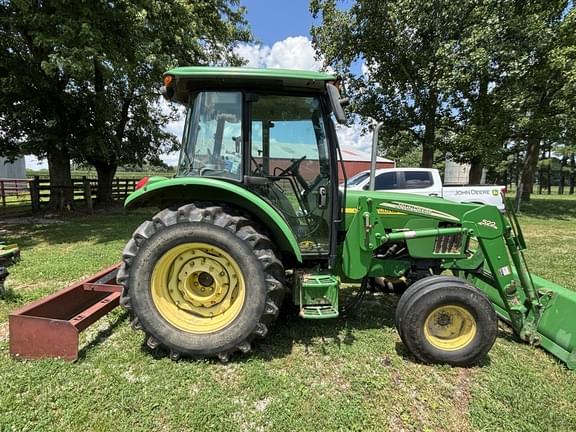 Image of John Deere 5520 equipment image 4