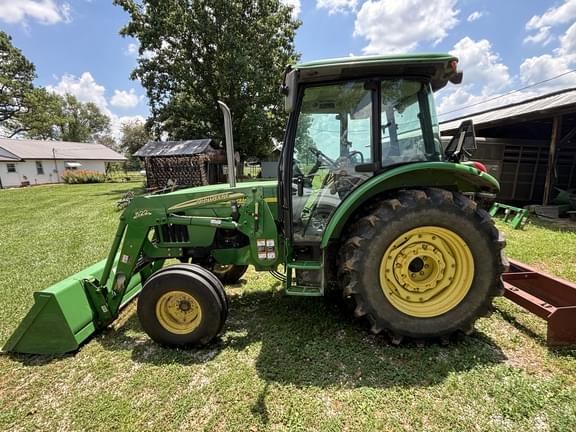 Image of John Deere 5520 equipment image 3