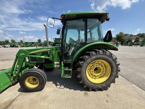 Image of John Deere 5520 equipment image 2
