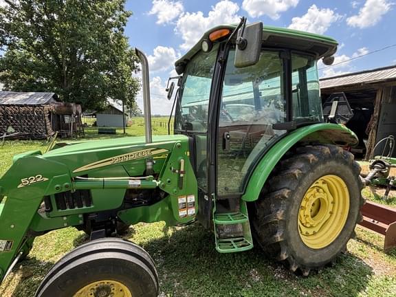 Image of John Deere 5520 equipment image 2