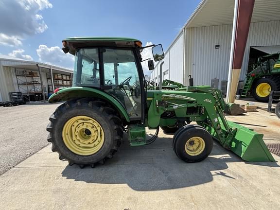 Image of John Deere 5520 equipment image 1