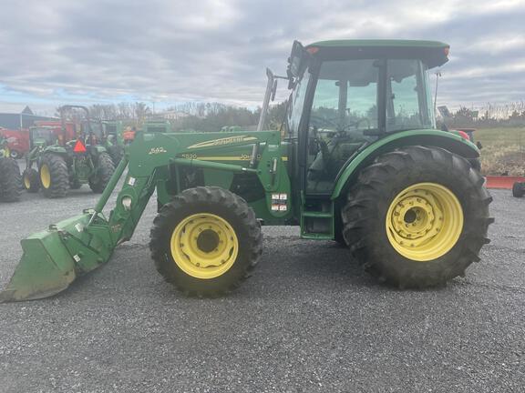 Image of John Deere 5520 equipment image 1