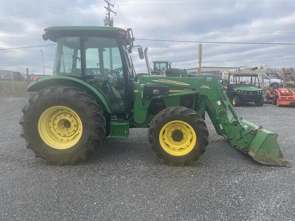 2004 John Deere 5520 Equipment Image0
