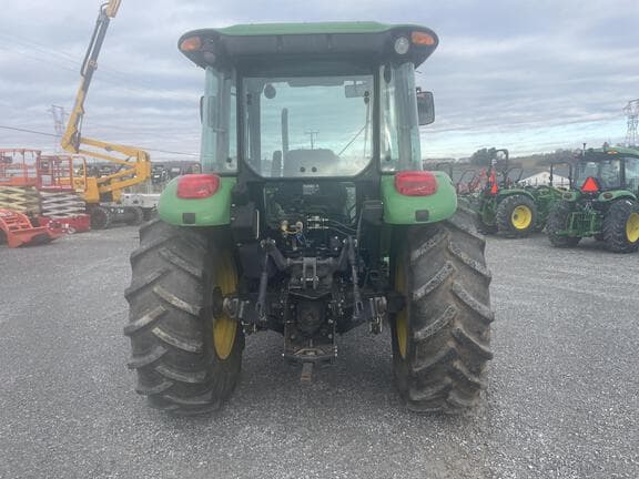 Image of John Deere 5520 equipment image 3