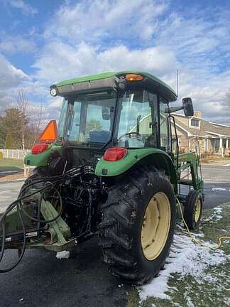 Image of John Deere 5520 equipment image 2