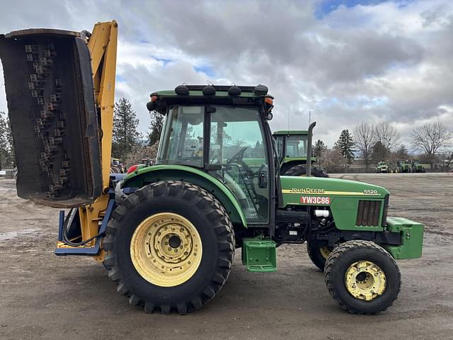 Image of John Deere 5520 equipment image 3