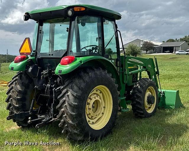Image of John Deere 5520 equipment image 4