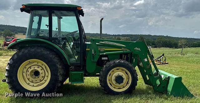 Image of John Deere 5520 equipment image 3